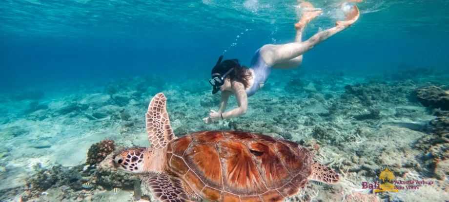 Girl-snorkeling-in-Gili-T